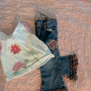 Cute Jean bell bottoms wit/ flowers on then. SHIRT NOT INCLUDED Size: 24 MOS !!